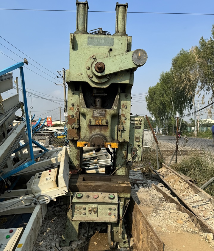 Thu mua phế liệu máy móc thiết bị cũ tại phường Bình Tân giá cao với dịch vụ tháo dỡ chuyên nghiệp!